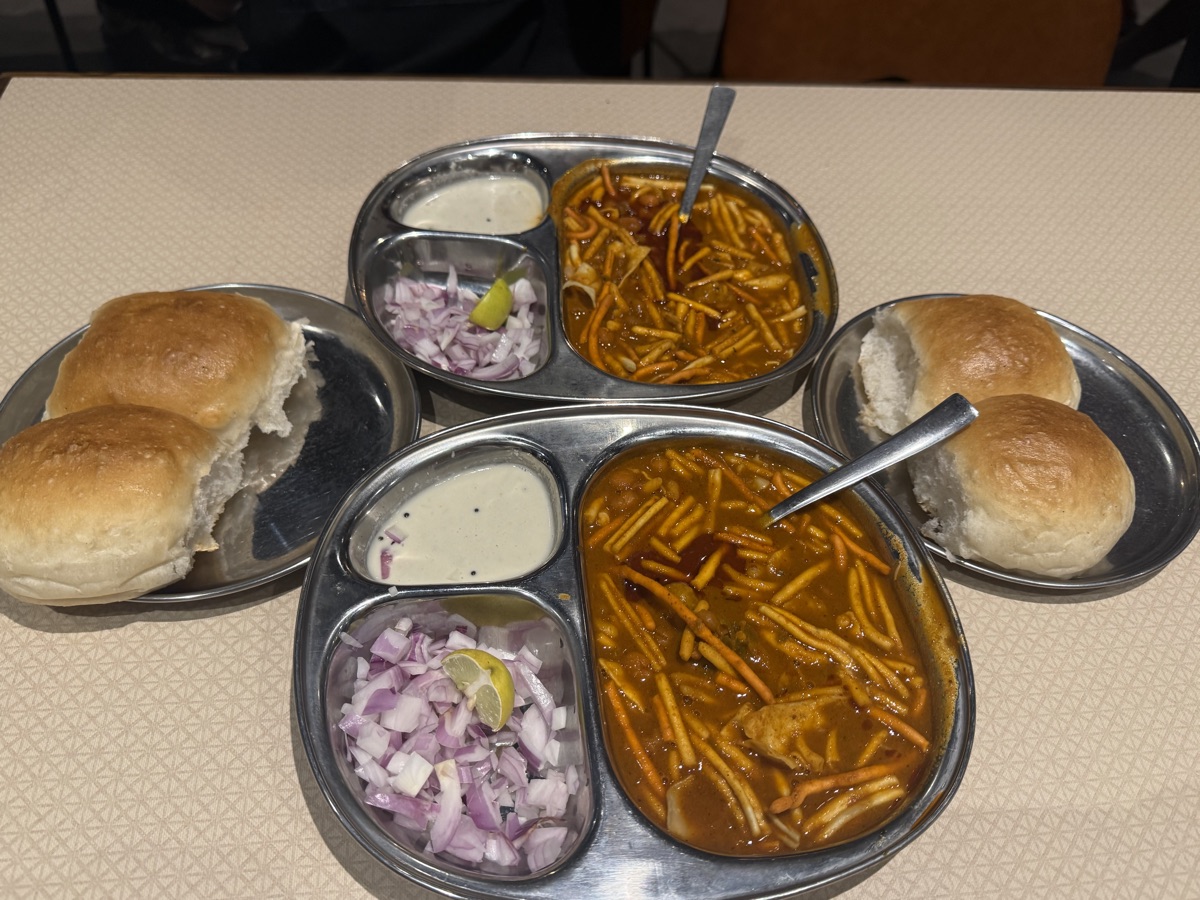 Hotel Vaibhav Missal Pav